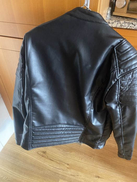 Casaco preto pull & bear