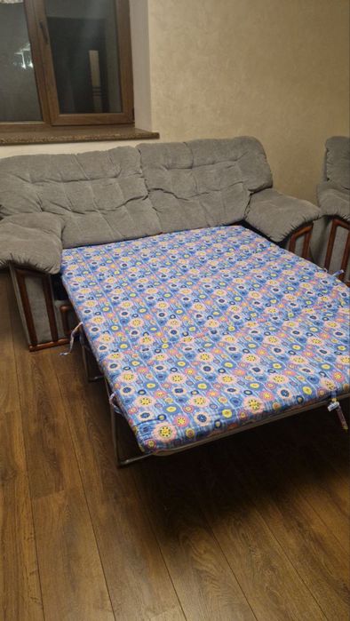 Диван і два крісла