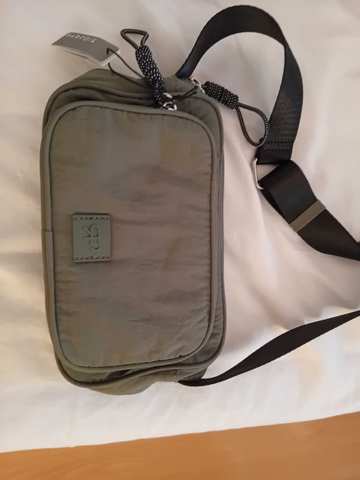 Mala Nylon Parfois Verde Militar com portes calculados