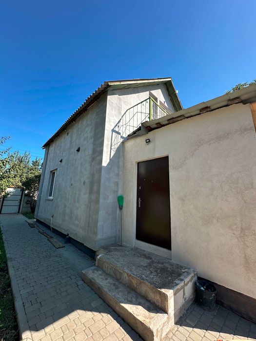 Продам капітальний 2-х поверховий будинок, 10 хв. від м. Індустріальна