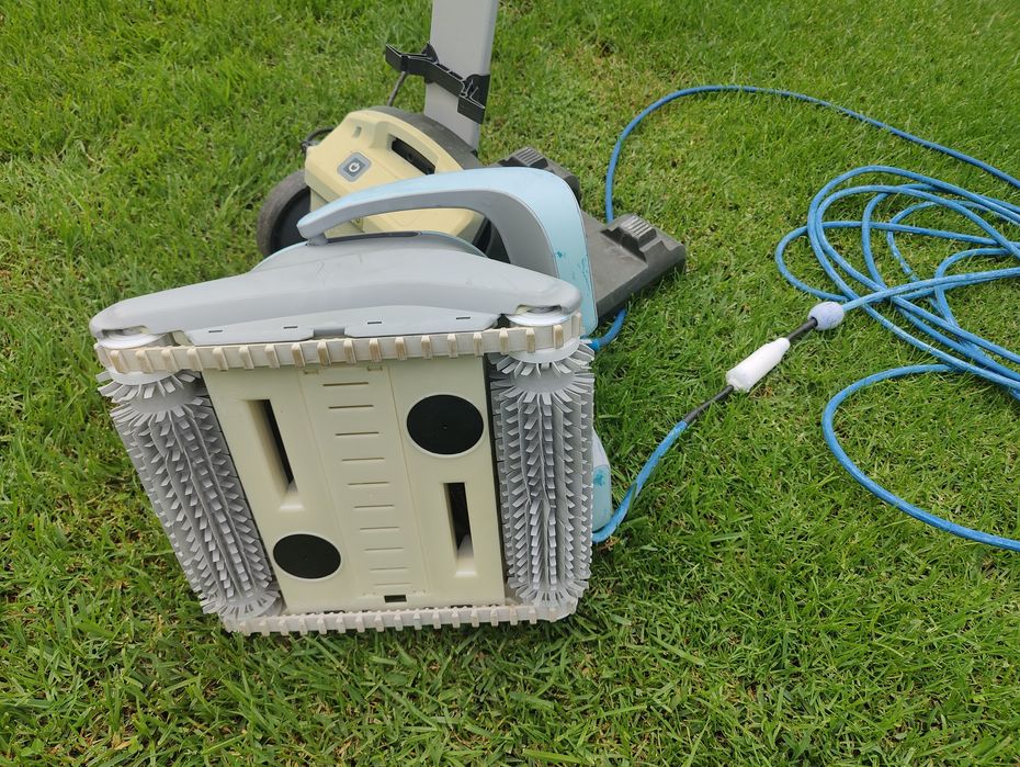 Robot Piscina Maytronics - Dolphin Zenit 15