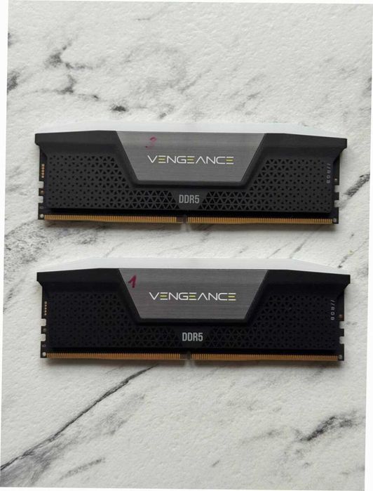 Оперативна пам'ять Corsair RGB 32GB (2x16GB) DDR5-6000 CL36 (AMD EXPO)