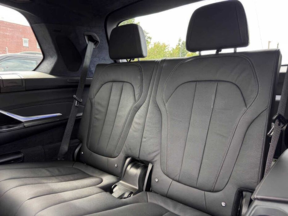 BMW X7 xDrive40i      2022