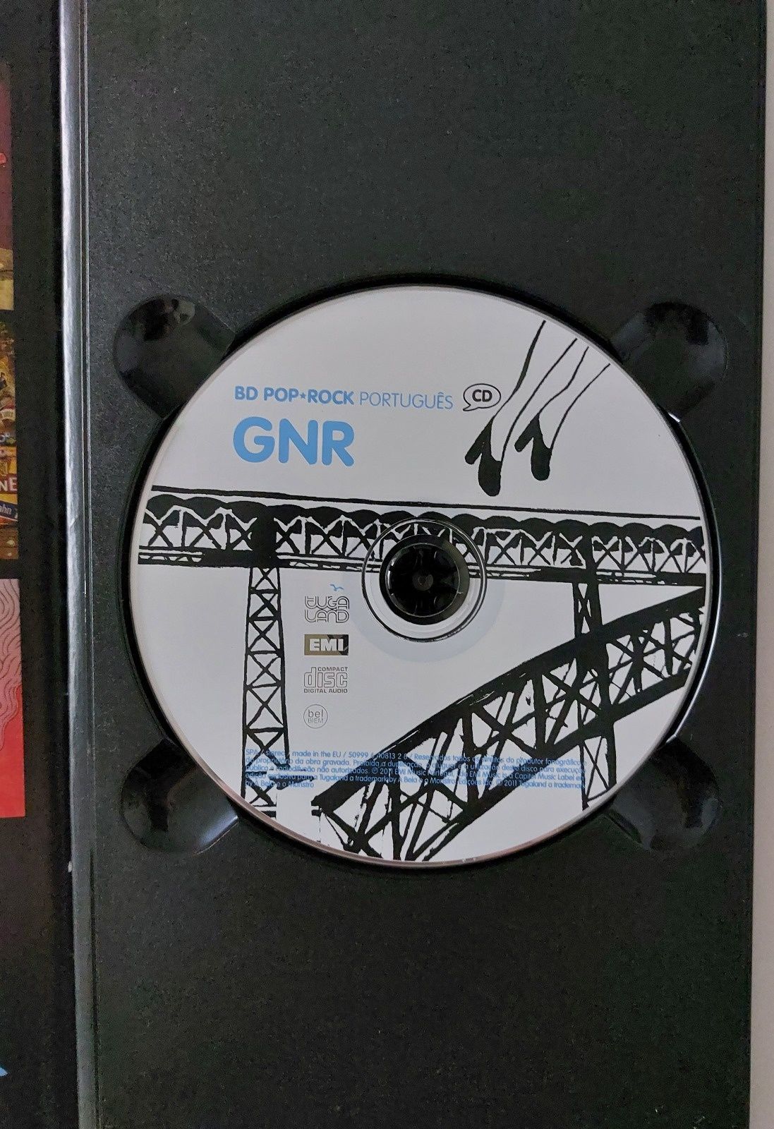 CD e livro de banda desenhada dos GNR