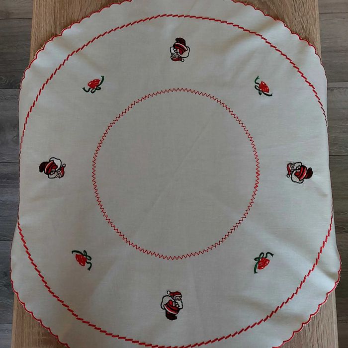 Serwetka haftowana średnica 70 cm