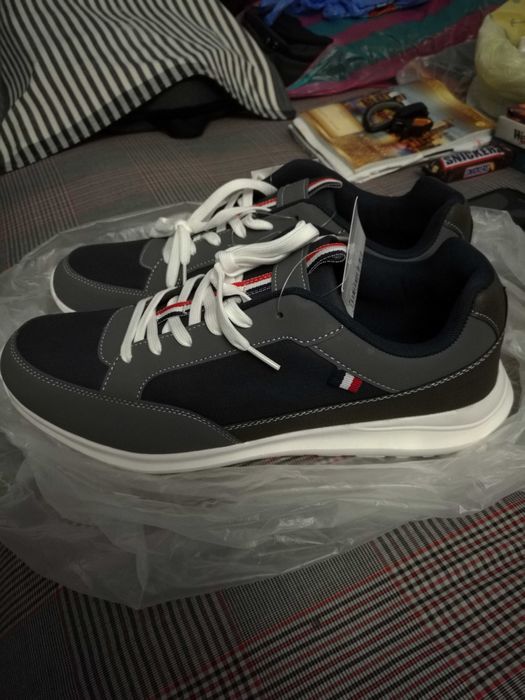 Кроссовки стильные