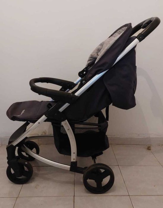 Vende-se Carrinho de Bebé