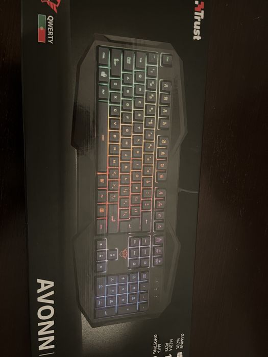 Teclado Gaming LED Trust AVONN - NOVO