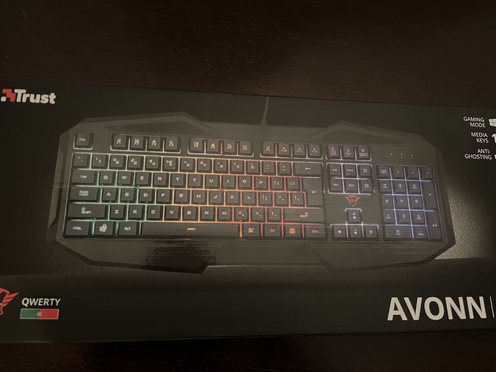 Teclado Gaming LED Trust AVONN - NOVO