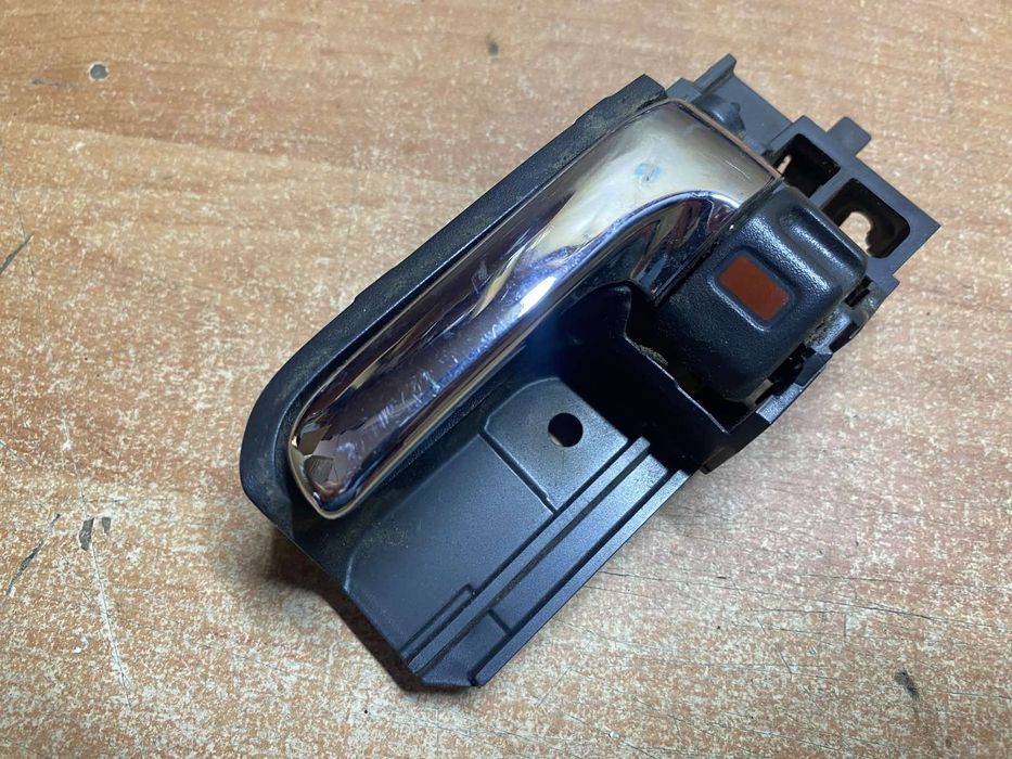 Внутрішня ручка відкривання дверей Тойота Авенсіс т25 права та ліва