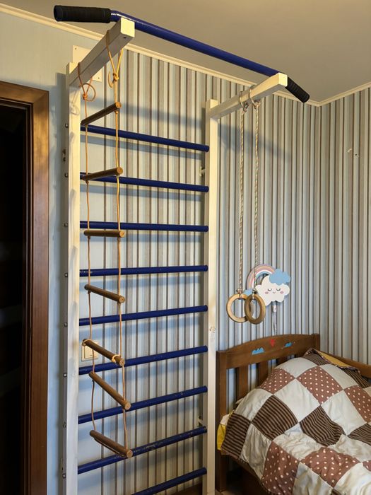 Шведська стінка металева