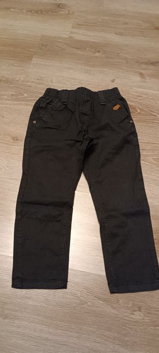 Sprzedam czarne spodnie rozm. 110 dla chłopca