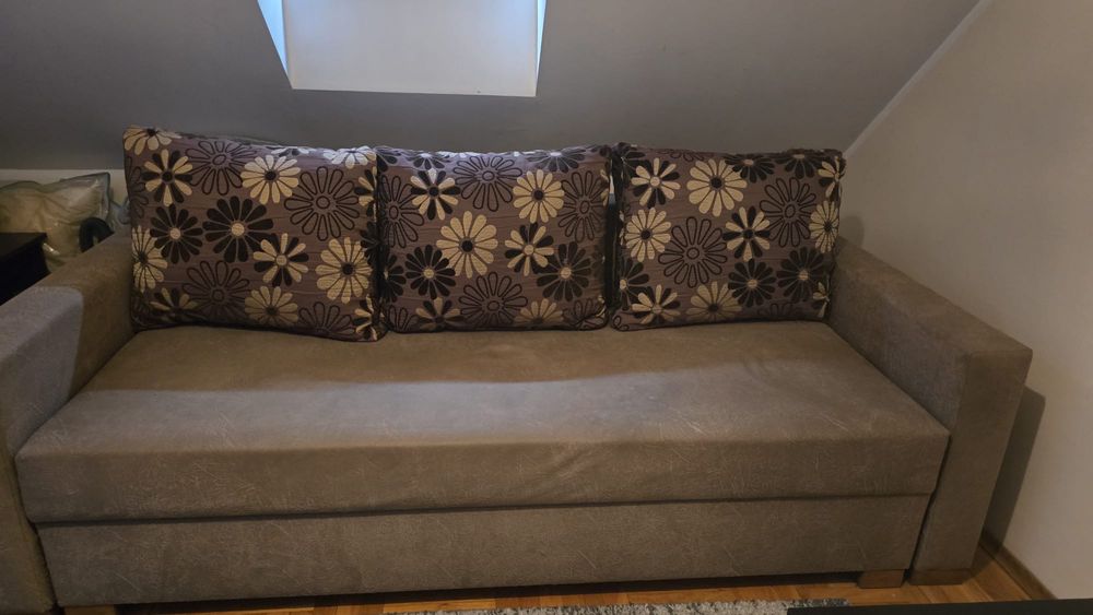 Sofa z funkcją spania I skrzynia na pościel