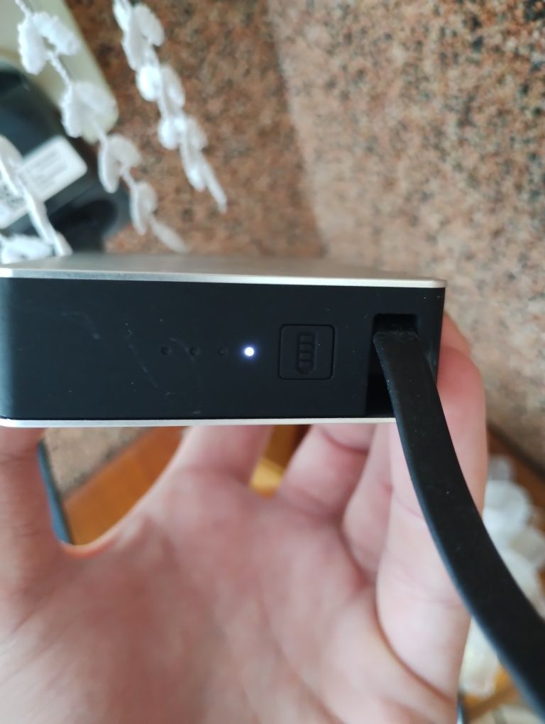 Певербанк Mophie 5000 mah