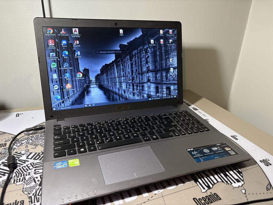 Laptop ASUS X550V
