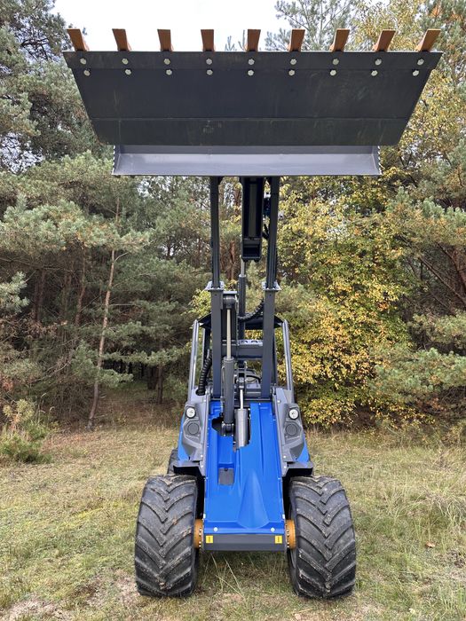 Wynajem miniładowarki  MultiOne 8.5 (Avant) łyżka 4w1, niwelator…