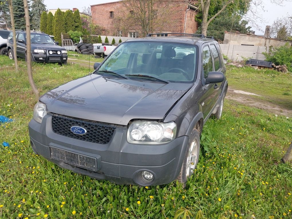 Ford Maverick Zderzak przód lift