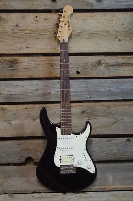 Guitarra Eléctrica EG-112