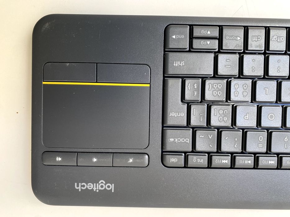 Teclado Logitech K400+ Wireless Touchpad integrado