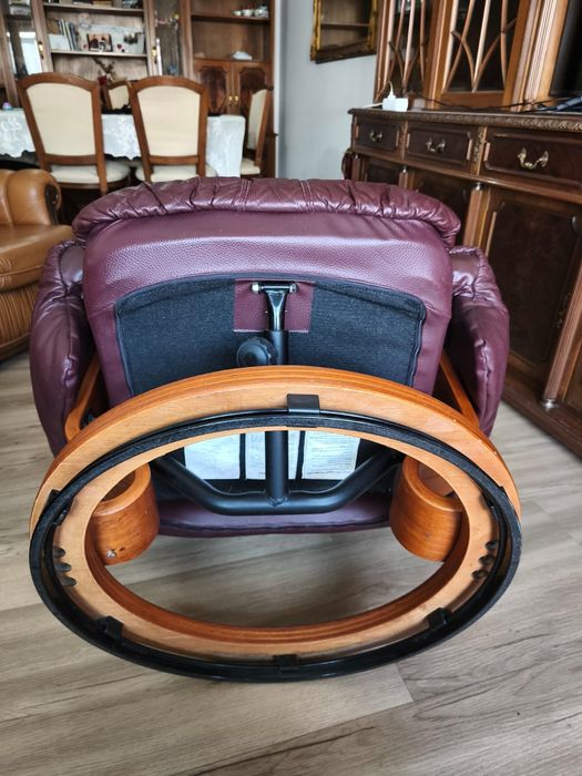 Poltrona Suíça em couro legítimo