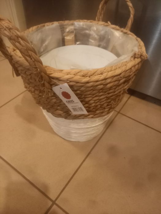 Drewniana osłonka na doniczkę