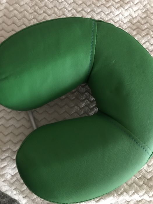 Zagłówek do łóżka do masażu