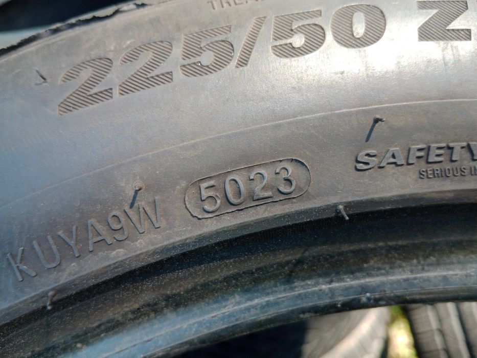 Opona używana 225/50R18 Kumho Ecsta 4X II 1szt.