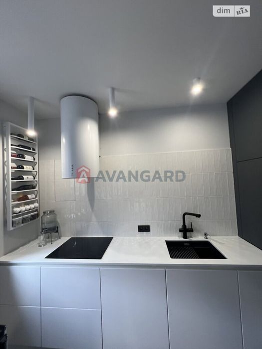 простора трьох кімнатна квартира