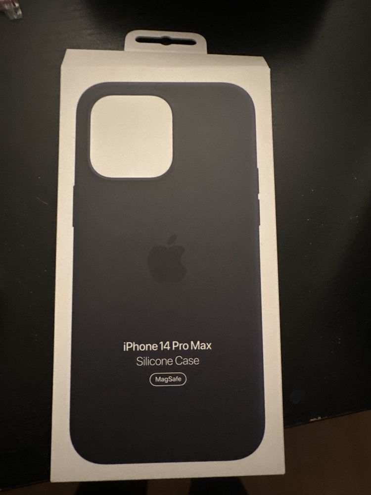 Vendo capa de iPhone 14 pro max com 2 meses de uso.