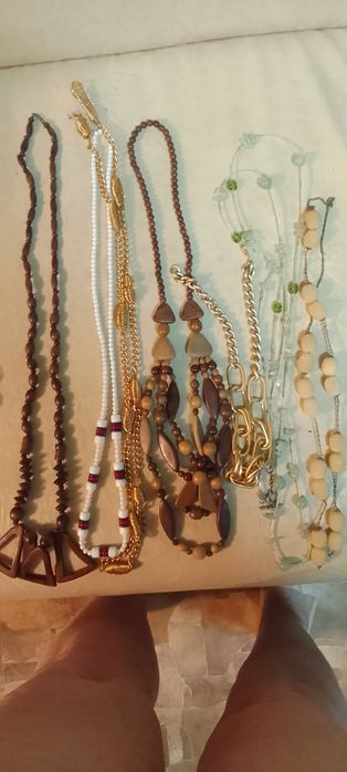 Бусы для украшения женщин