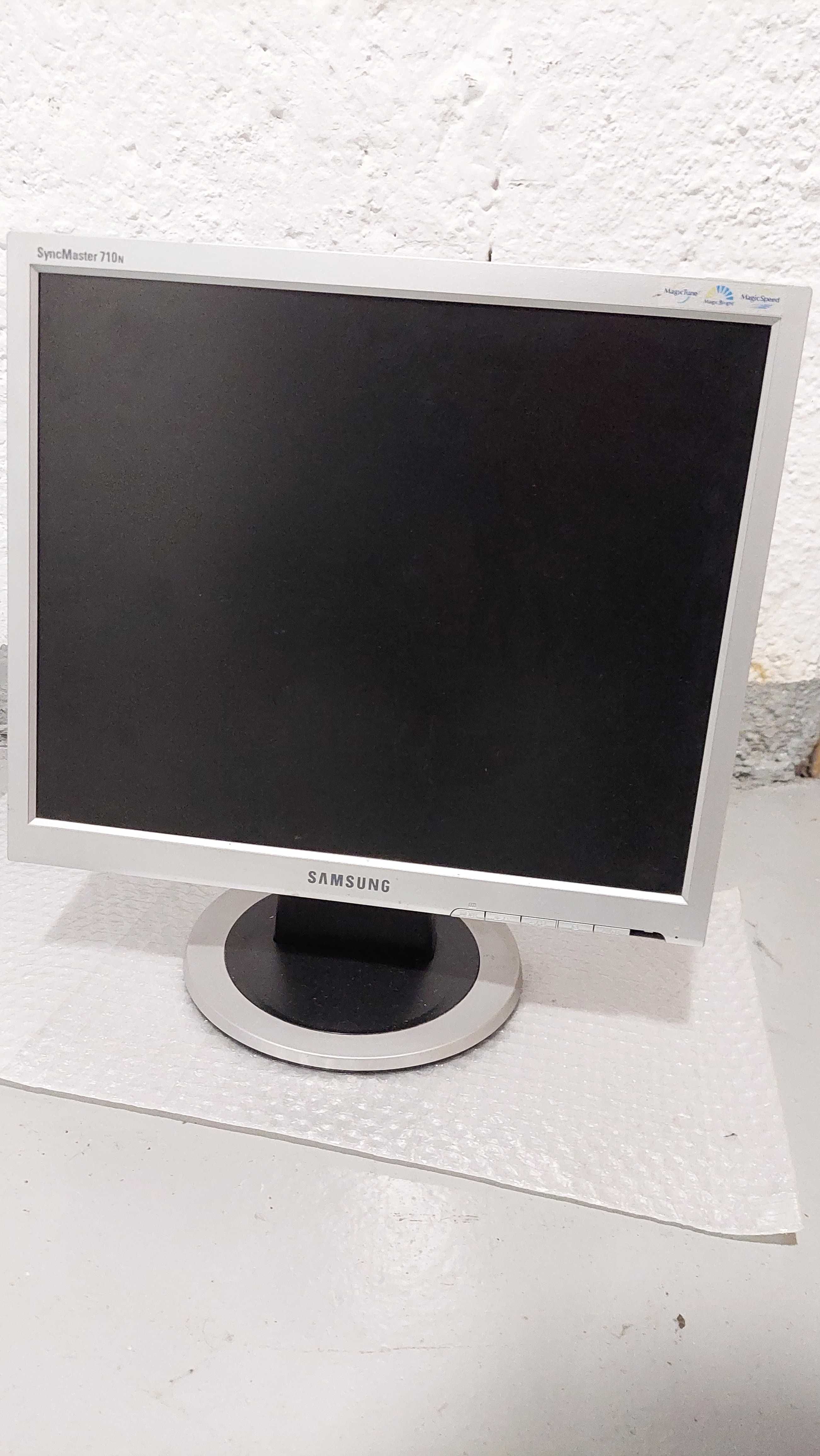 Monitor Samsung 710N uszkodzony