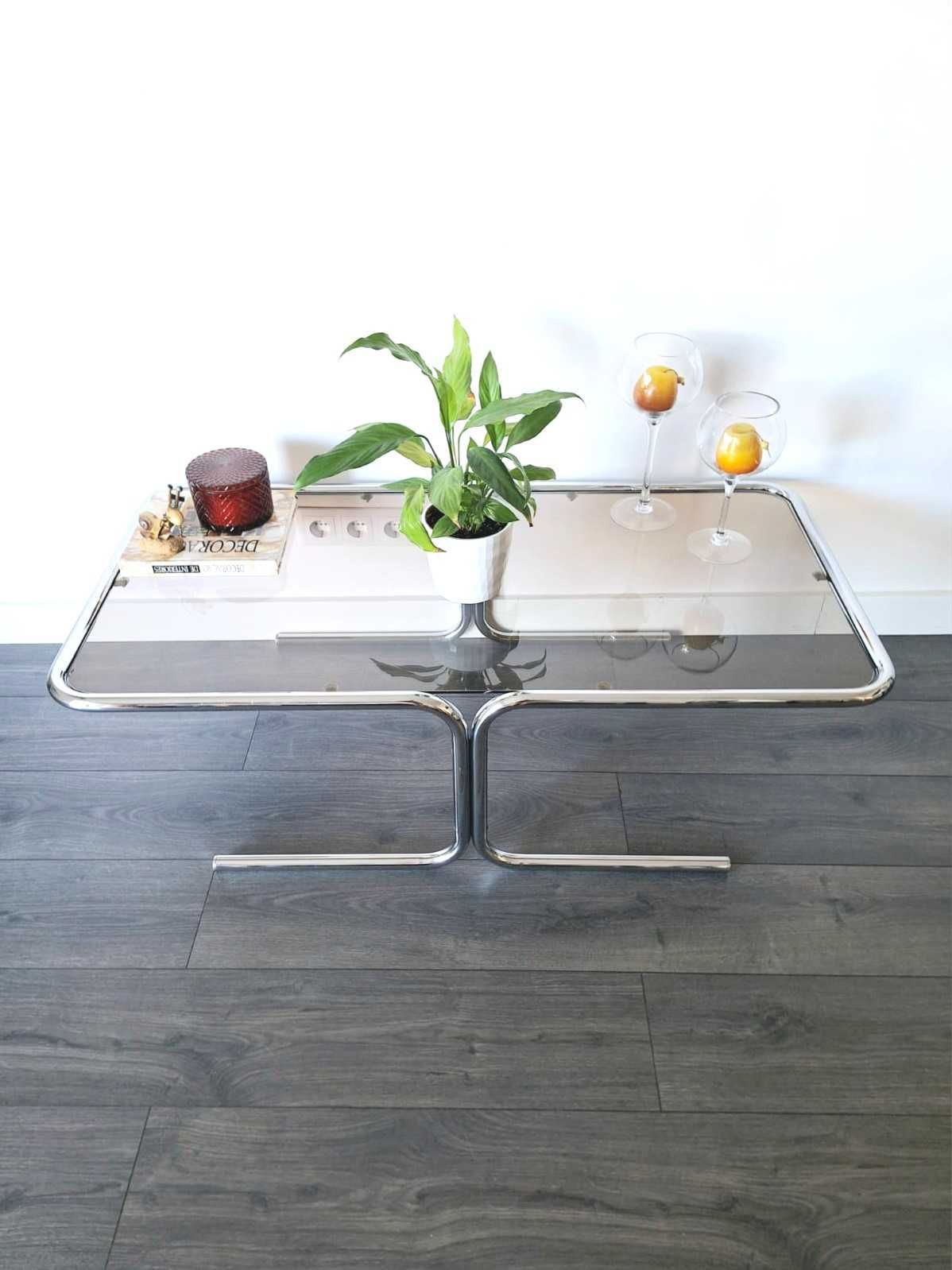 Mesa de centro cromada com vidro 70s. Chrome coffee table with glass