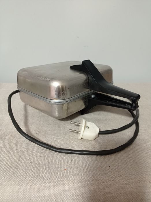 Электровафельница Ласунка