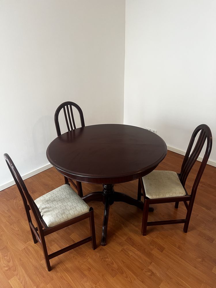 Mesa de madeira redonda + 3 cadeiras