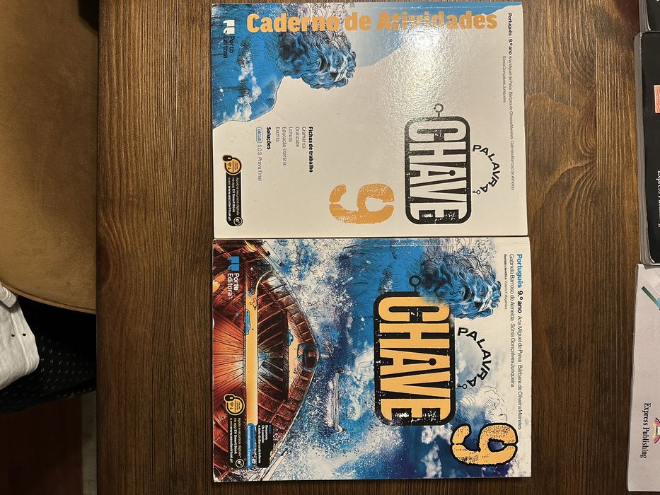 Livro de português e cadeeno de atividades