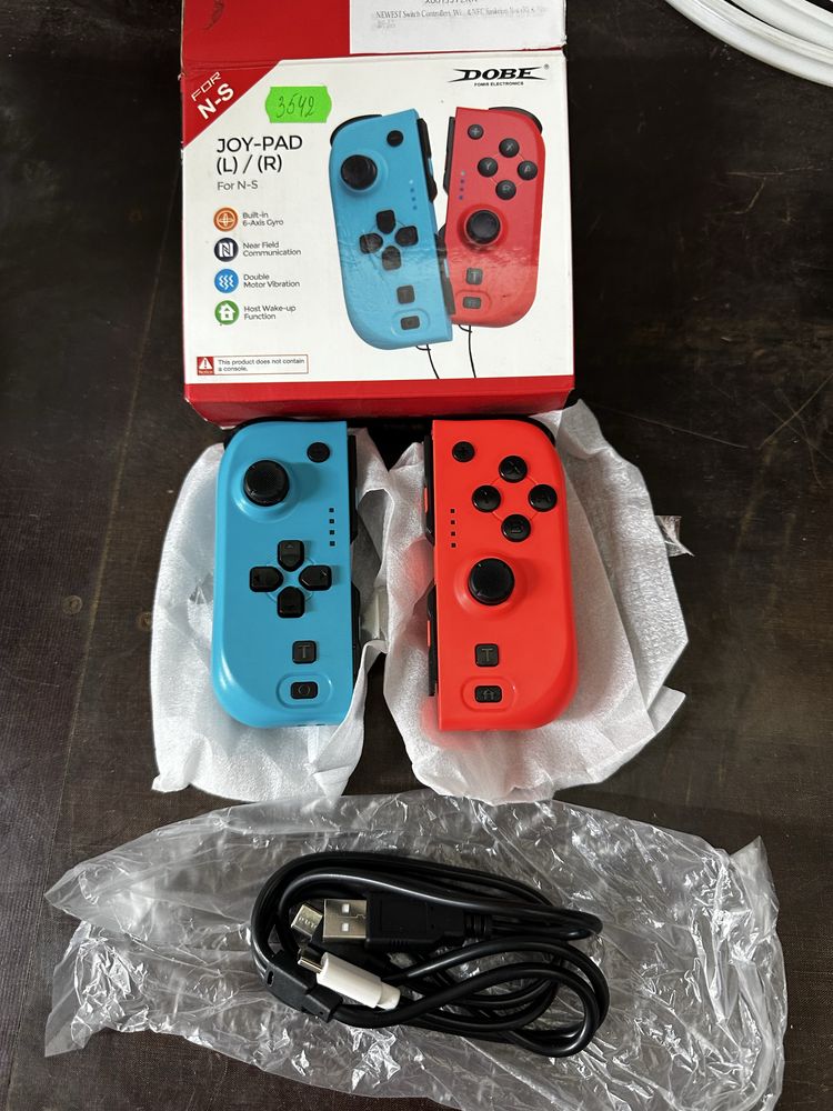 Контроллер DOBE TNS-0163 Bluetooth 5,0 для Nintendo Switch