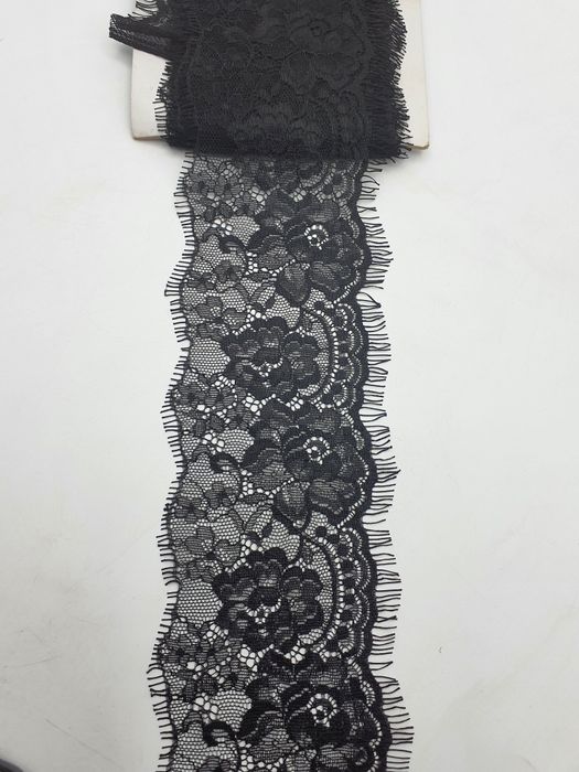 Koronka czarna szer.8,50 cm.