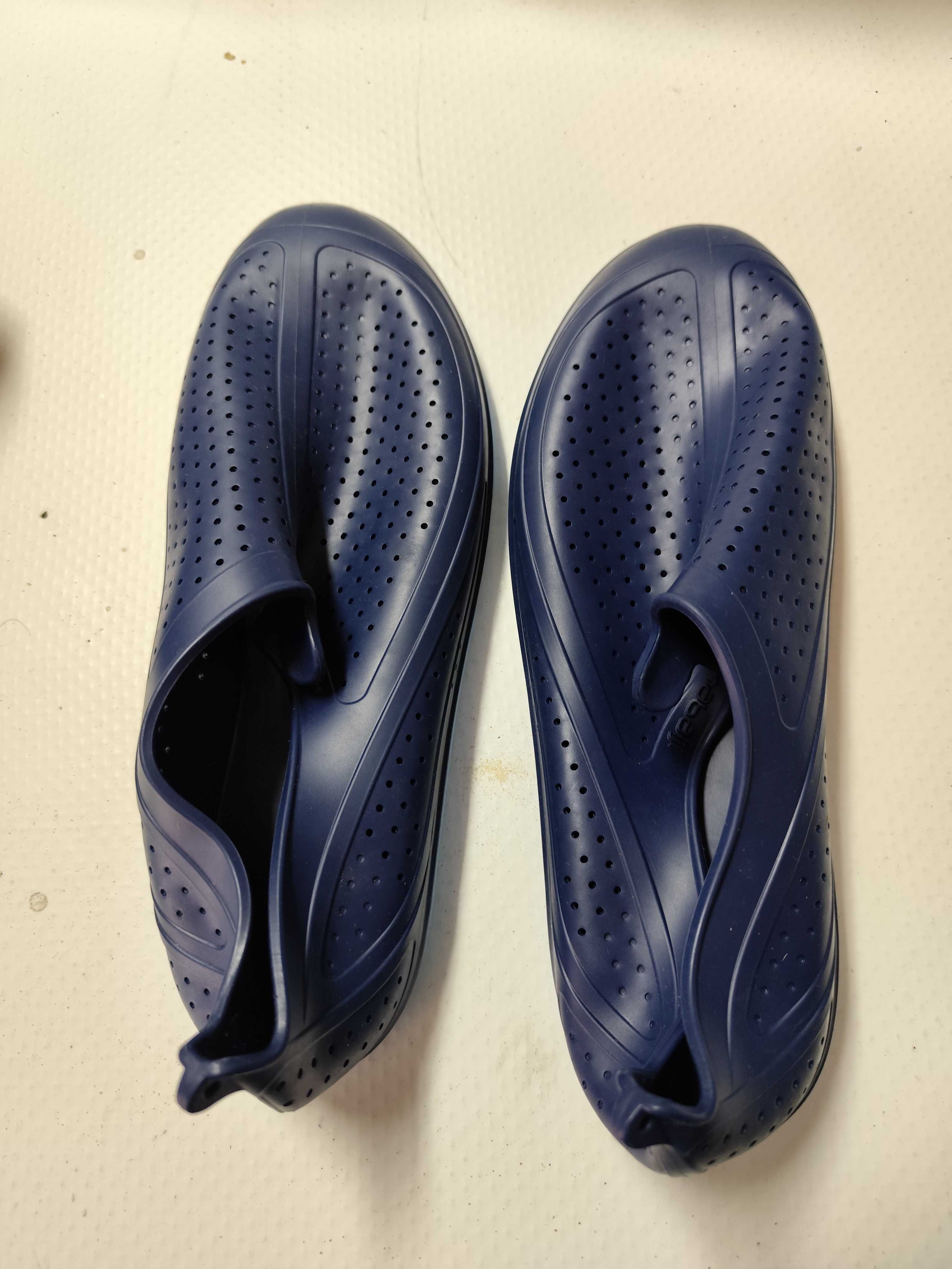 sapatos de água (borracha) 41/42 da Decathlon, como novos