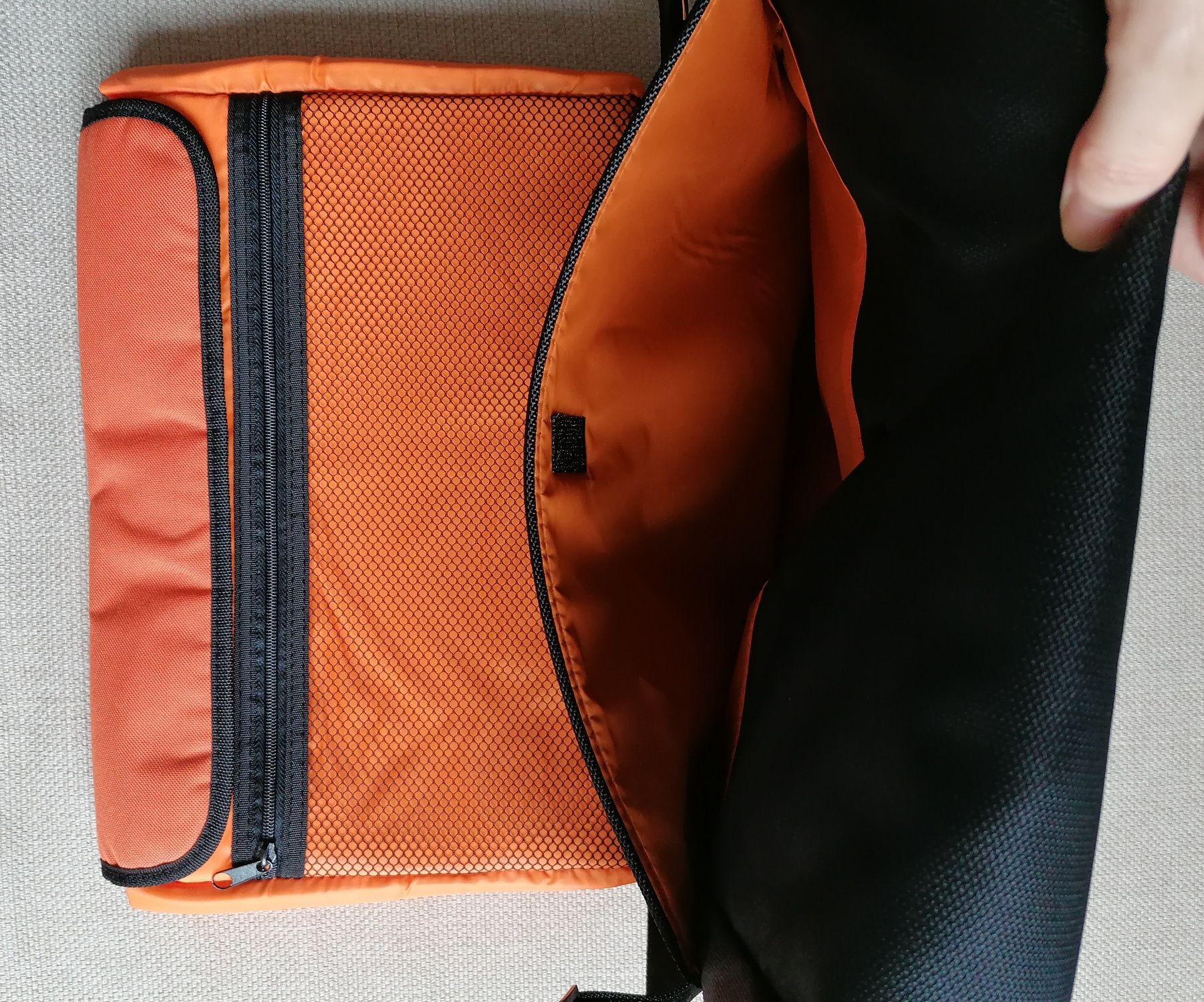Torba na laptopa i materiały biurowe