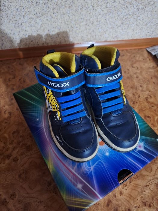 Buty dziecięce Geox.