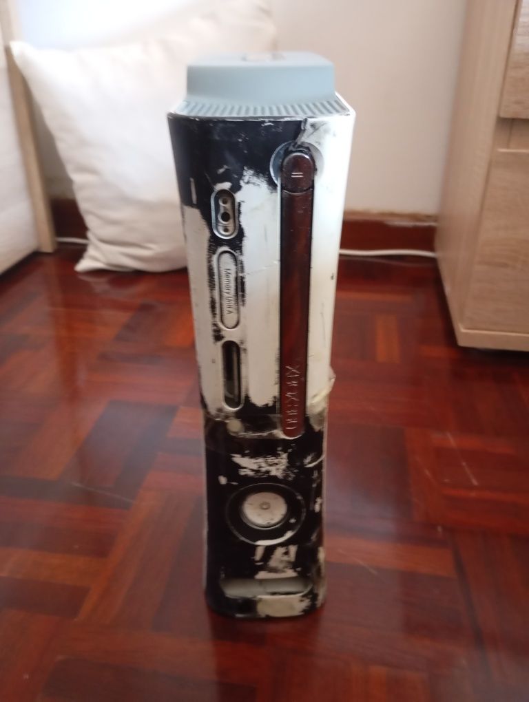 Xbox 360 usada + comado + jogos
Xbox 360 usada + c