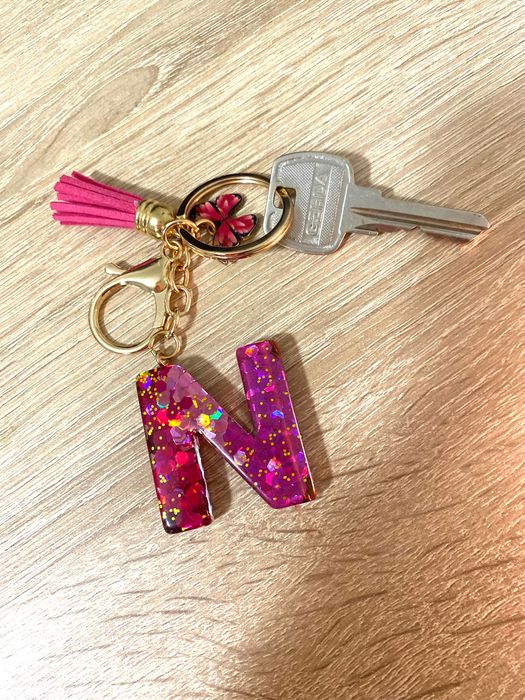 Brelok i zawieszka do torebki z literą „N”