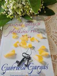 Gabriela Gargas "Pośród żółtych płatków róż "