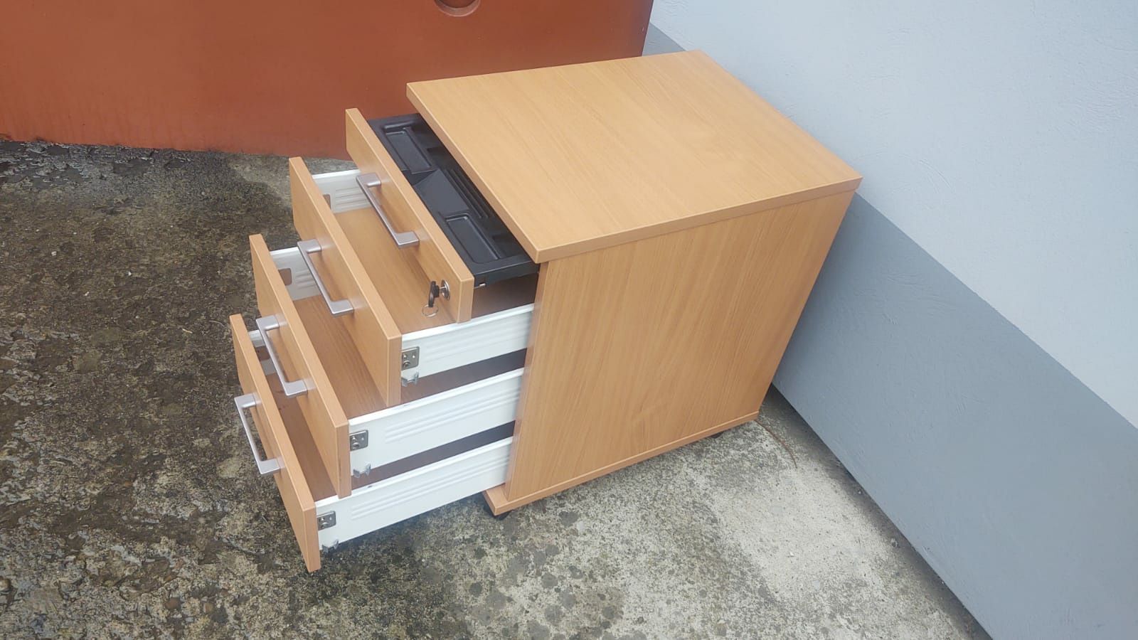 Szafka biurowa, 4 szuflady, na klucz (na kółkach)