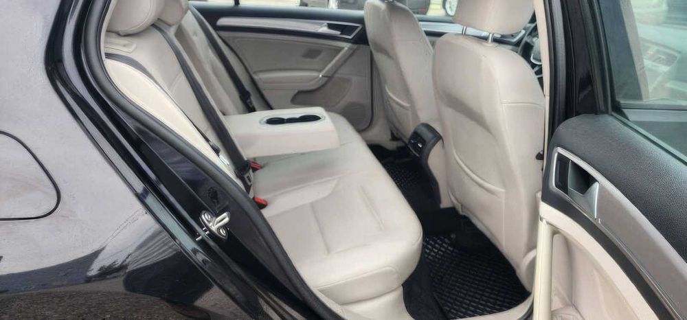 Volkswagen e-Golf SEL Premium      2016