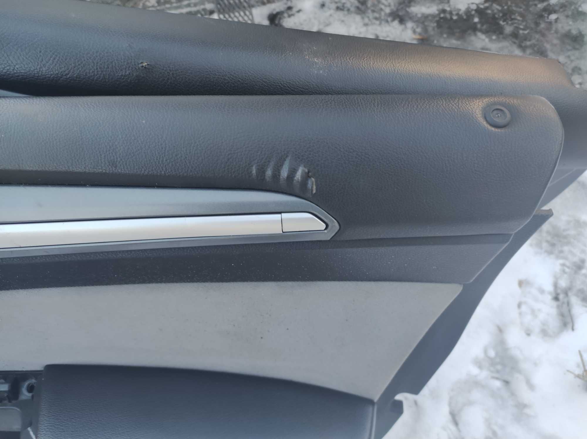 Обшивка дверей Ford fusion