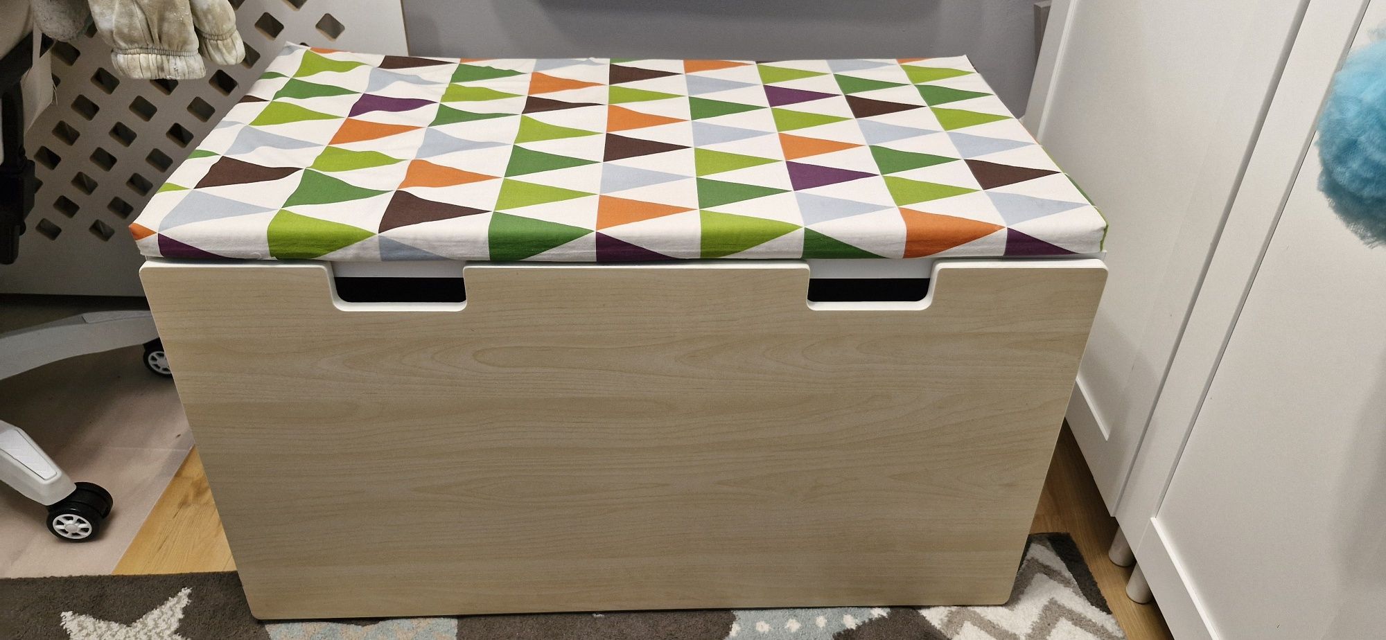 Sprzedam skrzynię z pojemnikiem na zabawki i poduszką Ikea