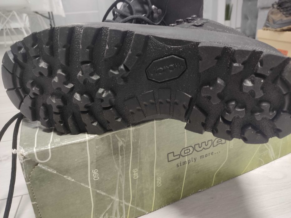 Берці lowa mountain boot GTX.