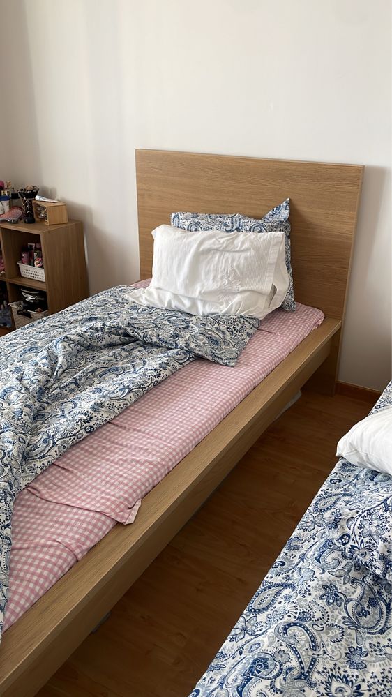 Cama de madeira ikeia