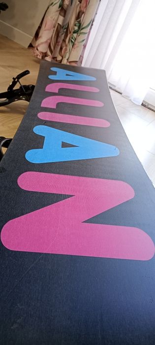 Deska snowboardowa Allian z wiązaniami, butami i torbą